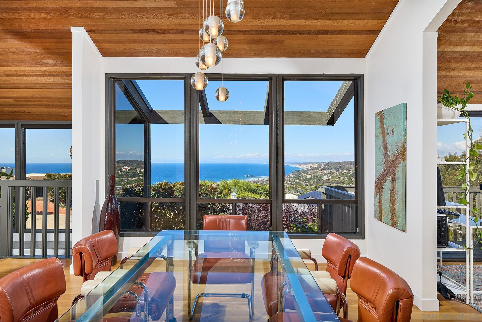 Detail Gallery Image 13 of 35 For 2551  via Viesta, La Jolla,  CA 92037 - 3 Beds | 2/1 Baths