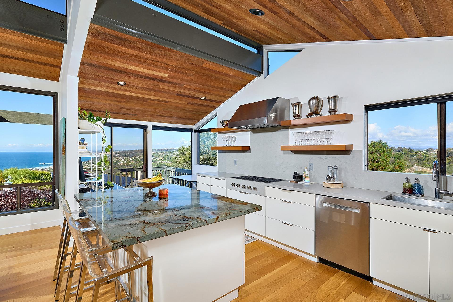 Detail Gallery Image 16 of 35 For 2551  via Viesta, La Jolla,  CA 92037 - 3 Beds | 2/1 Baths