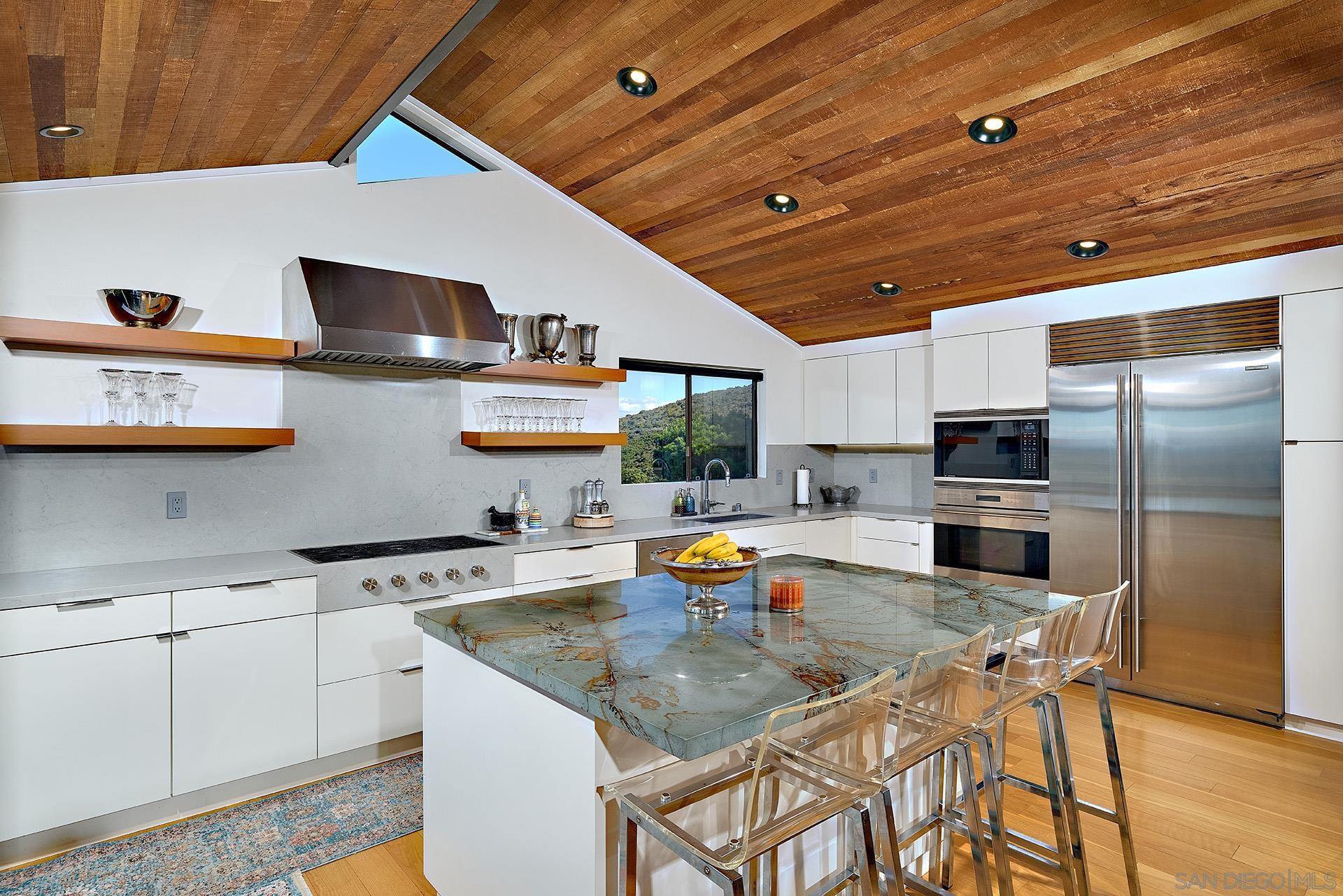 Detail Gallery Image 17 of 35 For 2551  via Viesta, La Jolla,  CA 92037 - 3 Beds | 2/1 Baths