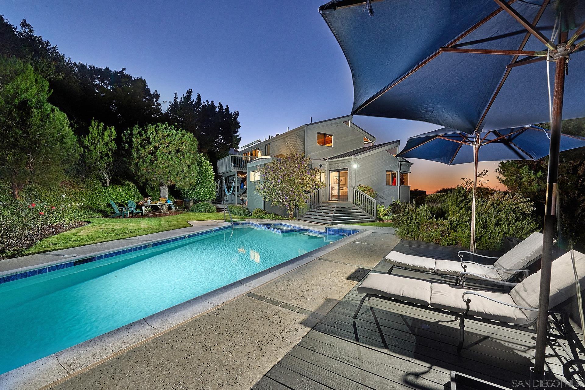 Detail Gallery Image 5 of 35 For 2551  via Viesta, La Jolla,  CA 92037 - 3 Beds | 2/1 Baths