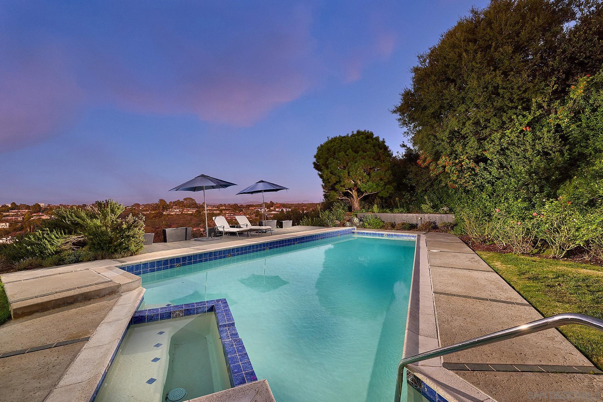 Detail Gallery Image 6 of 35 For 2551  via Viesta, La Jolla,  CA 92037 - 3 Beds | 2/1 Baths