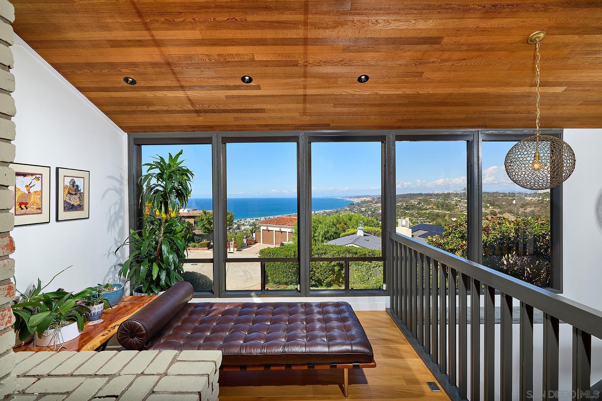 Detail Gallery Image 10 of 35 For 2551  via Viesta, La Jolla,  CA 92037 - 3 Beds | 2/1 Baths