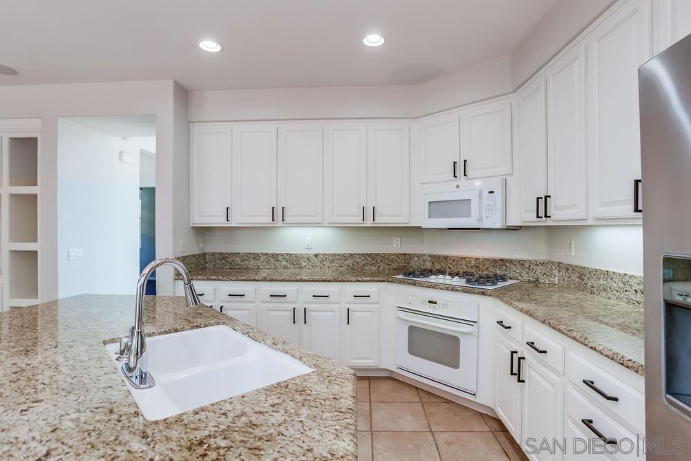 Detail Gallery Image 12 of 53 For 5423  Foxtail Loop, Carlsbad,  CA 92010 - 4 Beds | 3 Baths