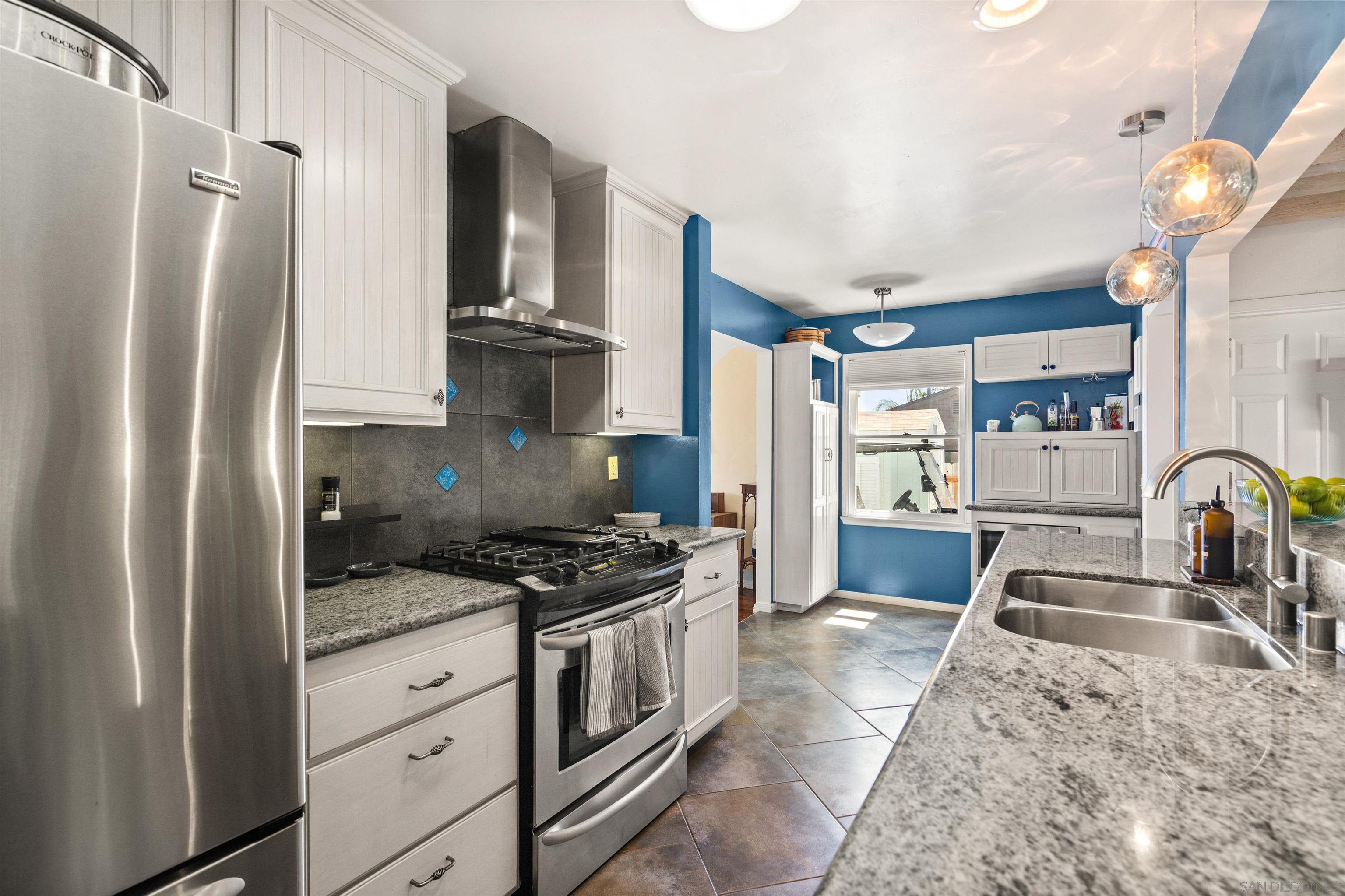 Detail Gallery Image 13 of 52 For 1162  Law St, San Diego,  CA 92109 - 3 Beds | 2/1 Baths