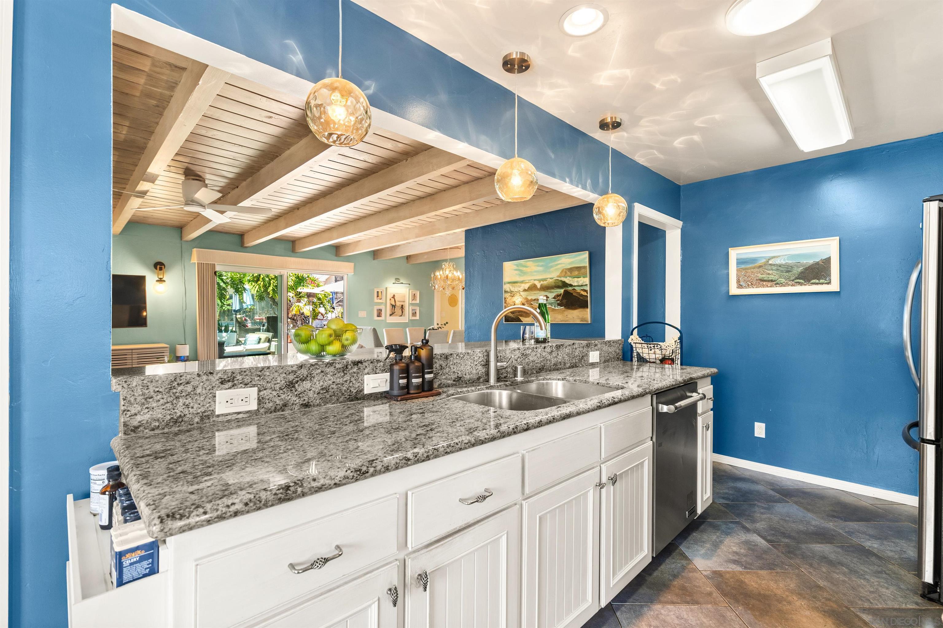 Detail Gallery Image 14 of 52 For 1162  Law St, San Diego,  CA 92109 - 3 Beds | 2/1 Baths