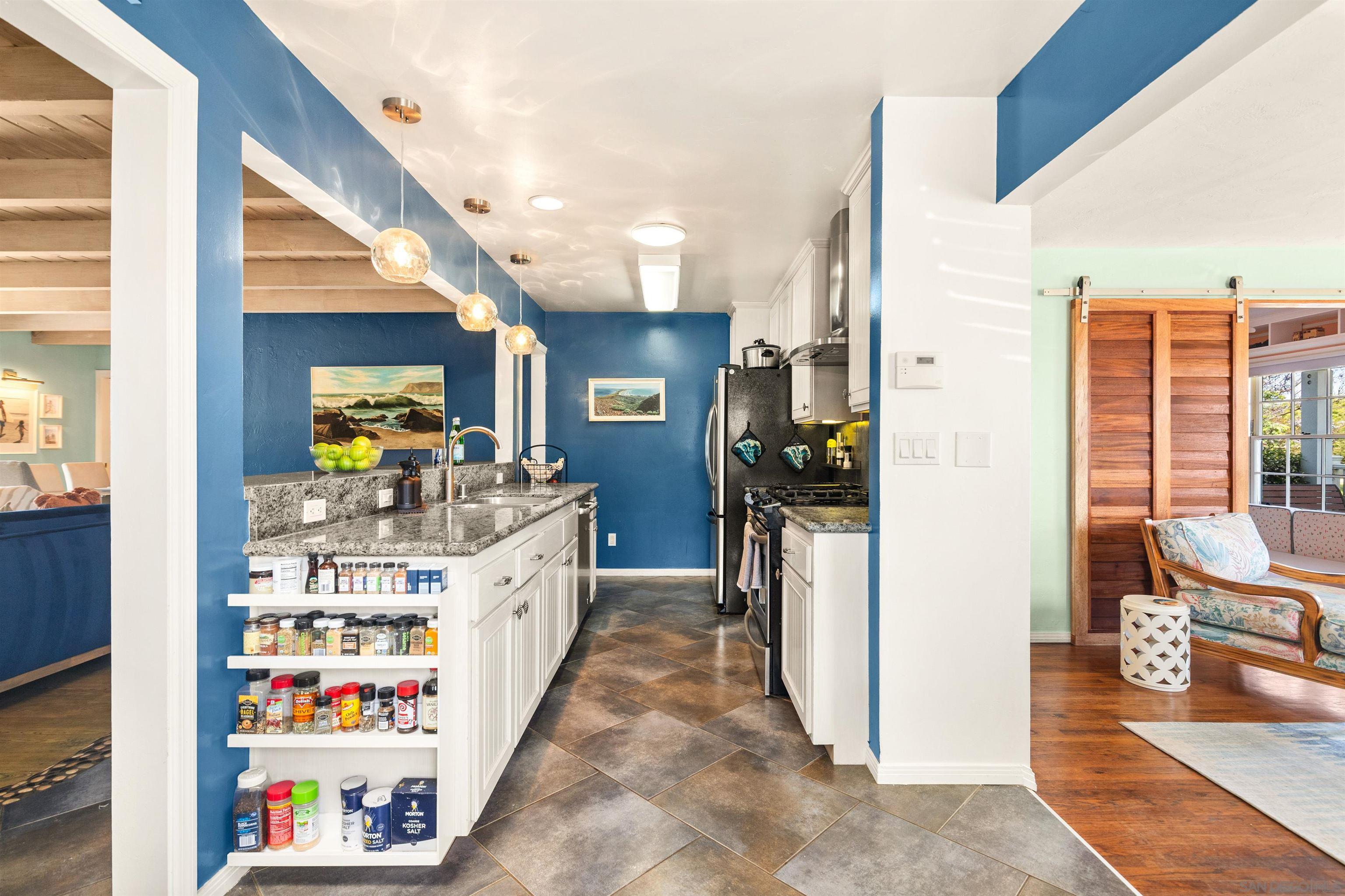 Detail Gallery Image 15 of 52 For 1162  Law St, San Diego,  CA 92109 - 3 Beds | 2/1 Baths