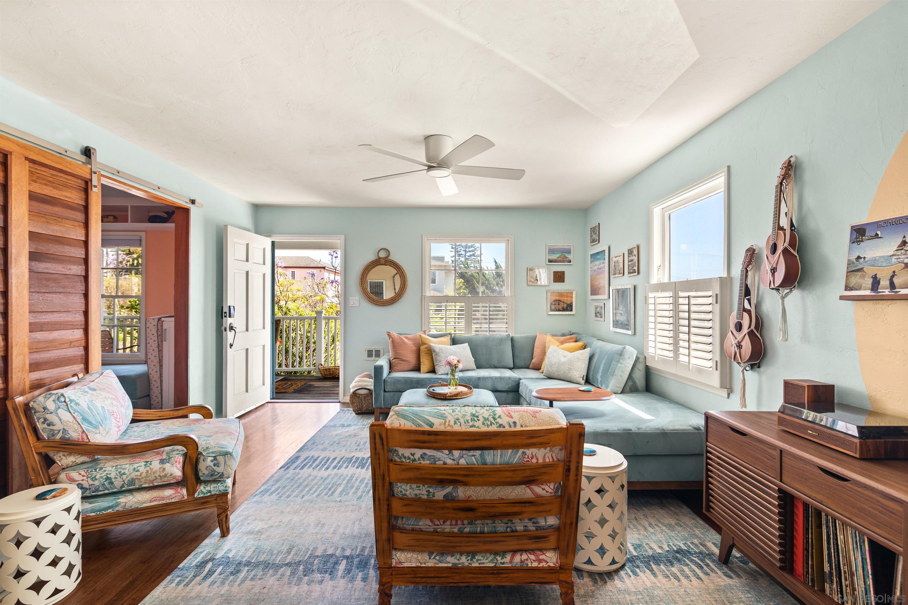 Detail Gallery Image 5 of 52 For 1162  Law St, San Diego,  CA 92109 - 3 Beds | 2/1 Baths