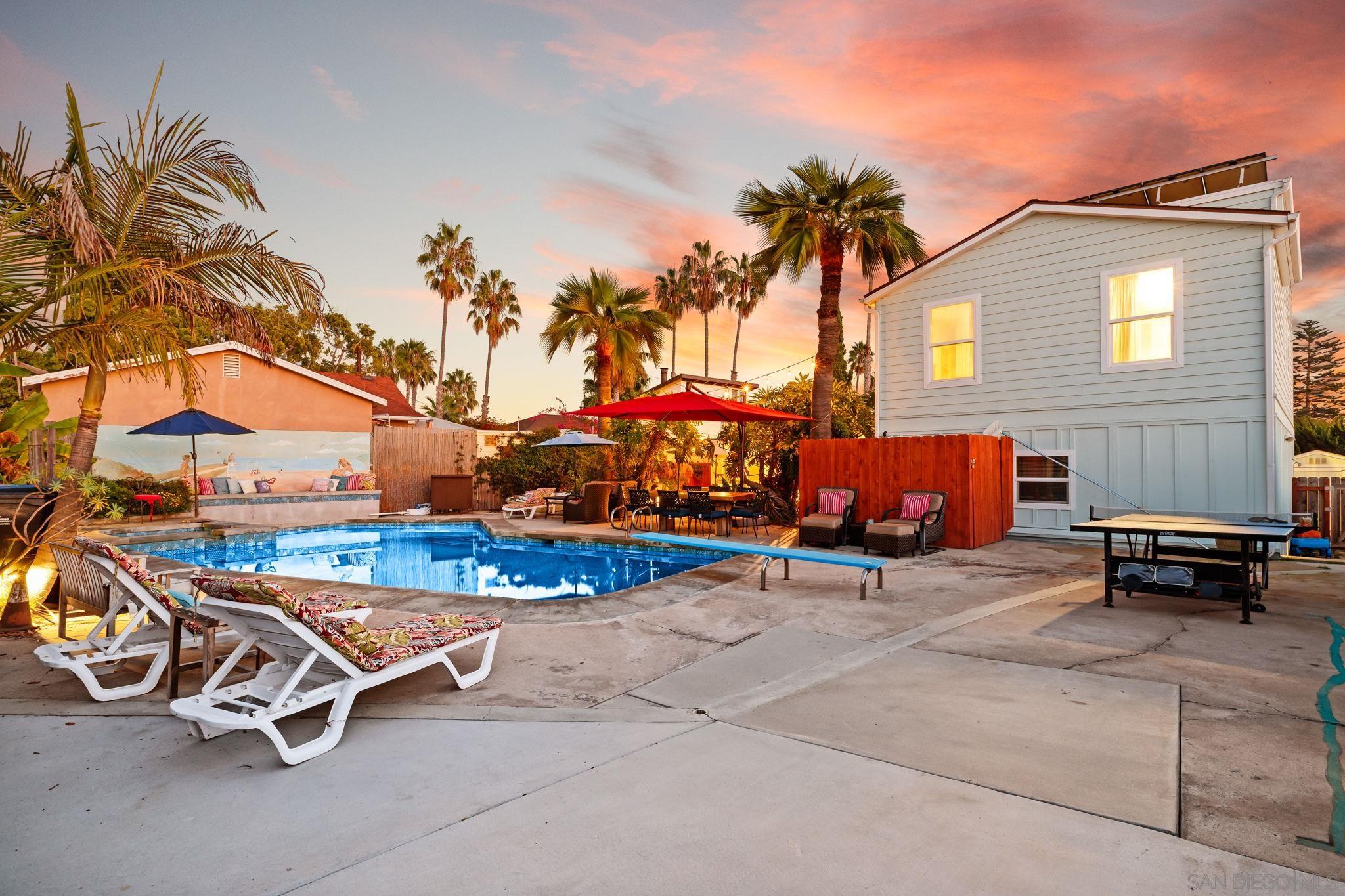 Detail Gallery Image 9 of 52 For 1162  Law St, San Diego,  CA 92109 - 3 Beds | 2/1 Baths