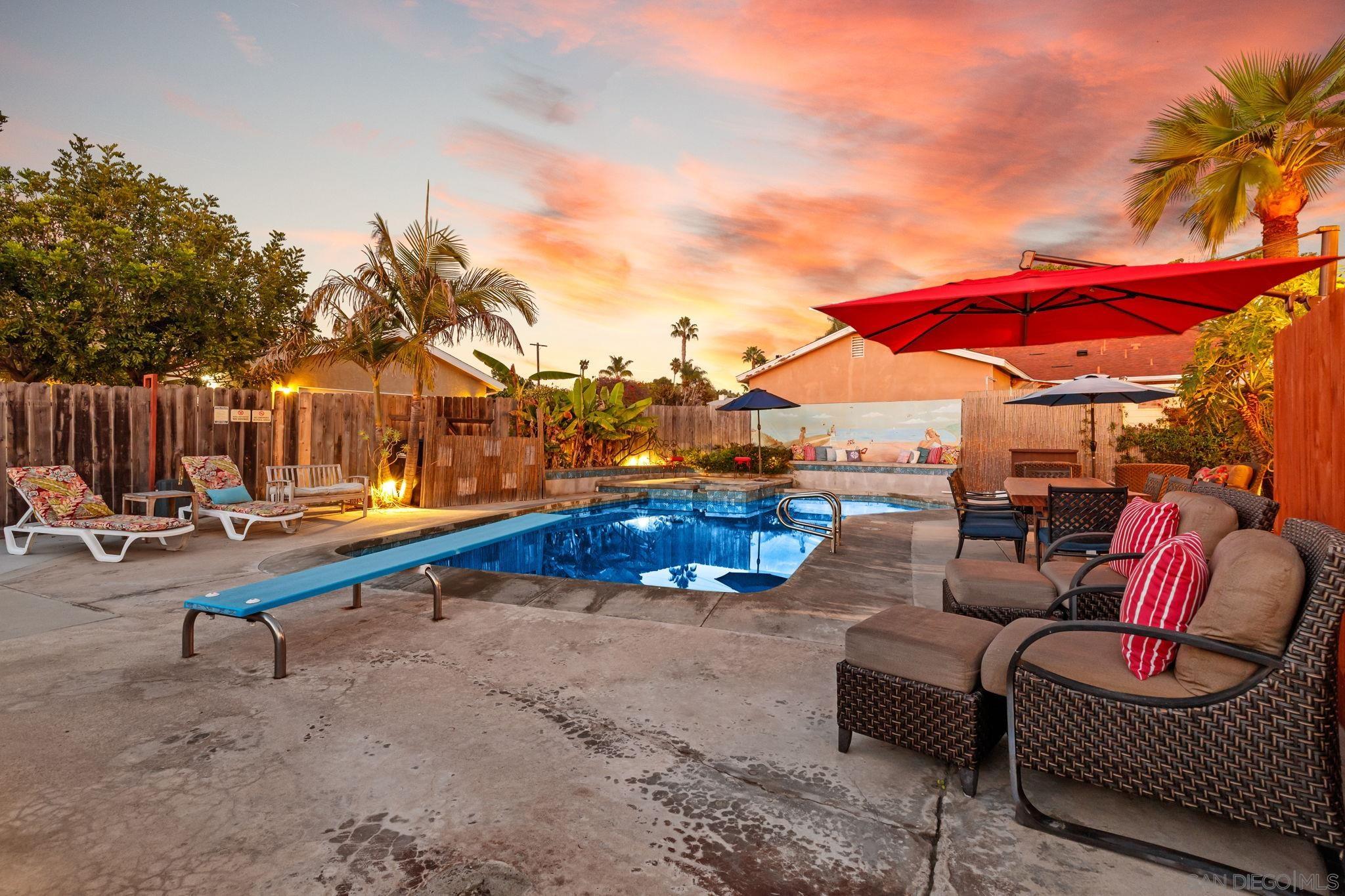 Detail Gallery Image 10 of 52 For 1162  Law St, San Diego,  CA 92109 - 3 Beds | 2/1 Baths