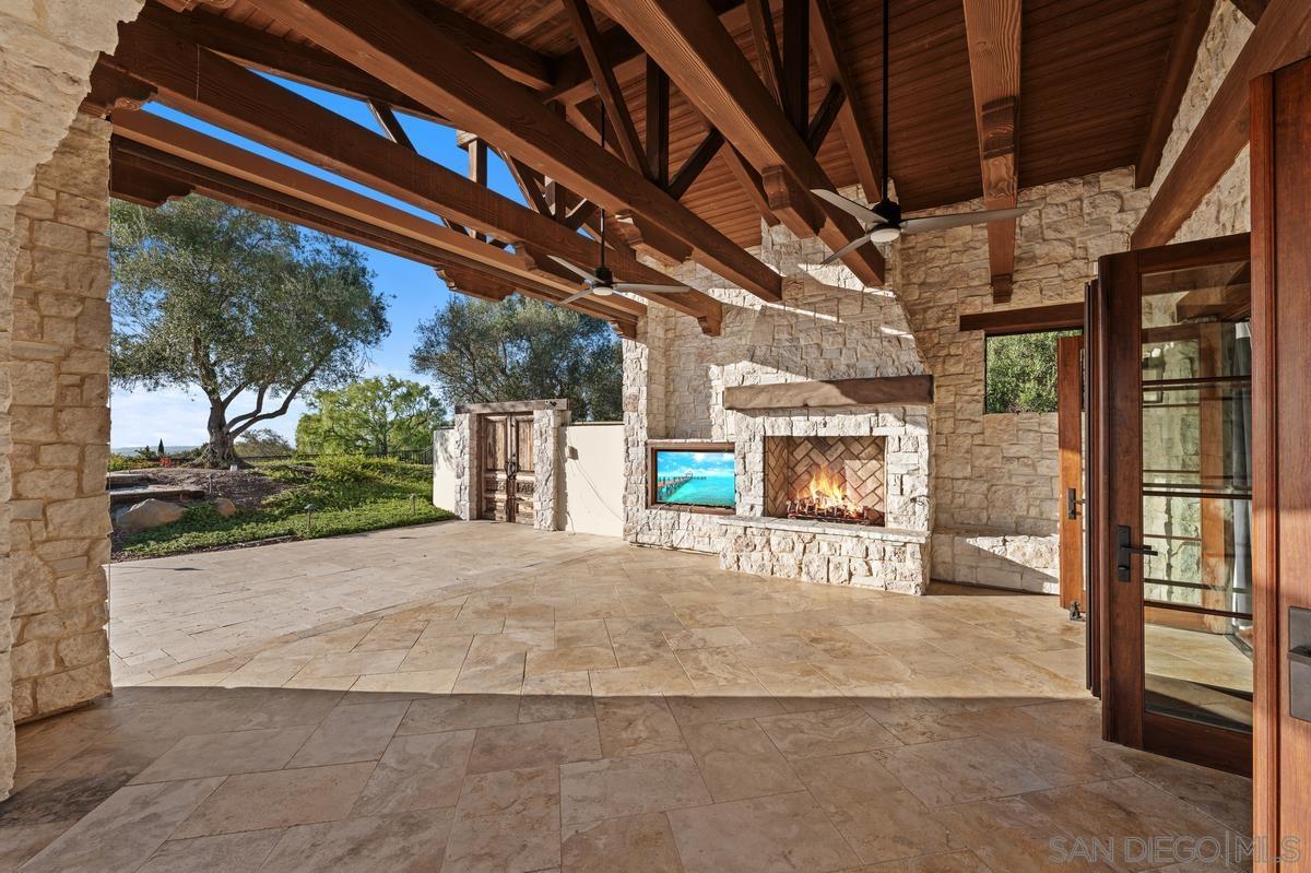 Detail Gallery Image 13 of 44 For 8069  Entrada De Luz E, San Diego,  CA 92127 - 5 Beds | 5/1 Baths