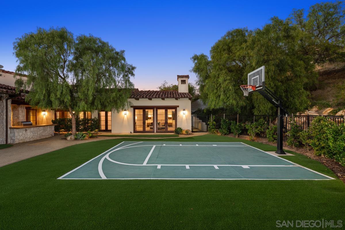 Detail Gallery Image 19 of 44 For 8069  Entrada De Luz E, San Diego,  CA 92127 - 5 Beds | 5/1 Baths