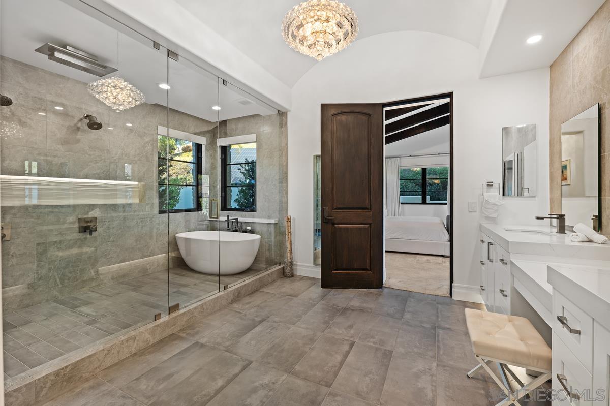 Detail Gallery Image 22 of 44 For 8069  Entrada De Luz E, San Diego,  CA 92127 - 5 Beds | 5/1 Baths