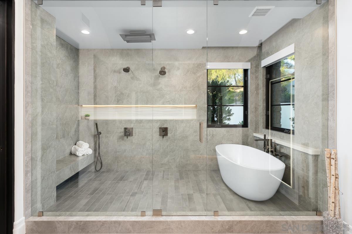 Detail Gallery Image 23 of 44 For 8069  Entrada De Luz E, San Diego,  CA 92127 - 5 Beds | 5/1 Baths