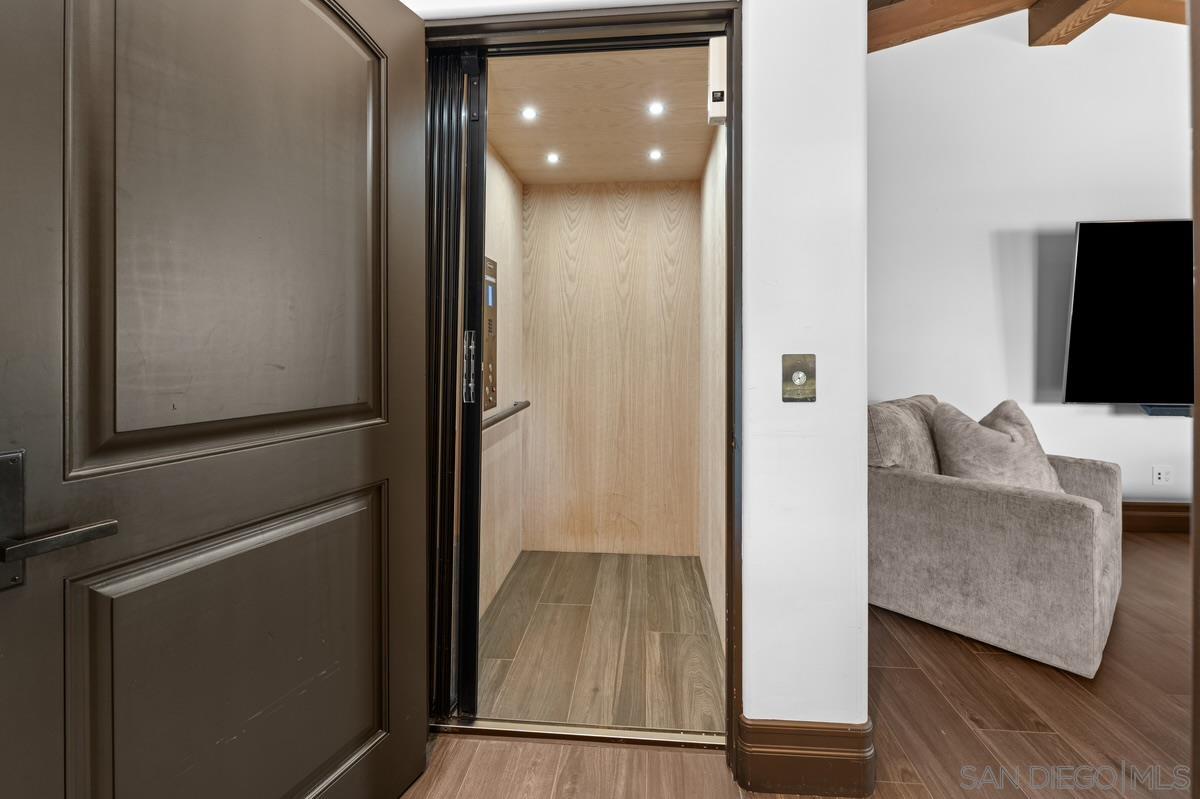 Detail Gallery Image 31 of 44 For 8069  Entrada De Luz E, San Diego,  CA 92127 - 5 Beds | 5/1 Baths