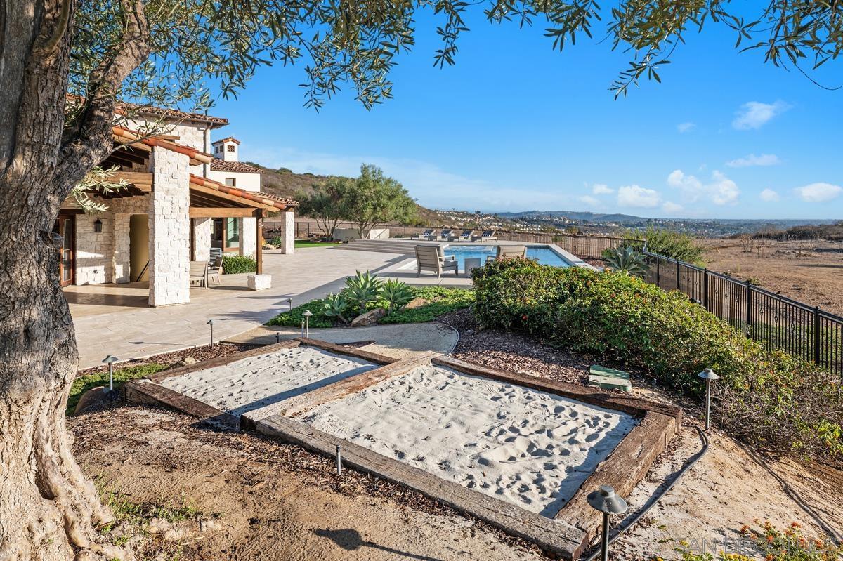 Detail Gallery Image 32 of 44 For 8069  Entrada De Luz E, San Diego,  CA 92127 - 5 Beds | 5/1 Baths