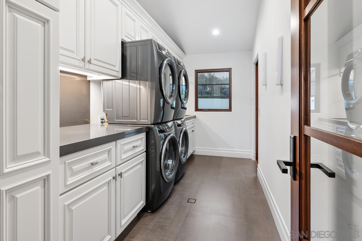 Detail Gallery Image 33 of 44 For 8069  Entrada De Luz E, San Diego,  CA 92127 - 5 Beds | 5/1 Baths