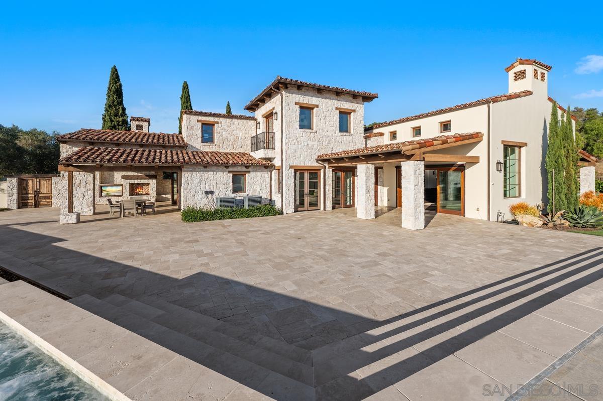 Detail Gallery Image 34 of 44 For 8069  Entrada De Luz E, San Diego,  CA 92127 - 5 Beds | 5/1 Baths