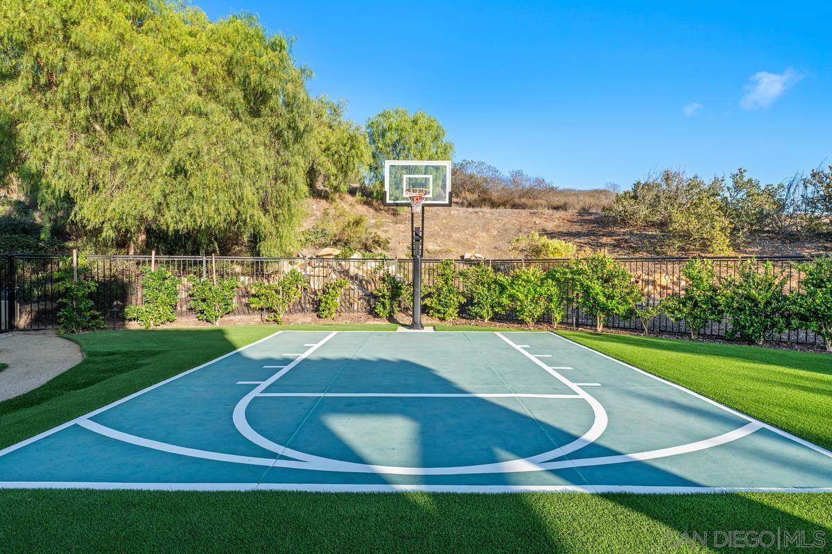 Detail Gallery Image 36 of 44 For 8069  Entrada De Luz E, San Diego,  CA 92127 - 5 Beds | 5/1 Baths