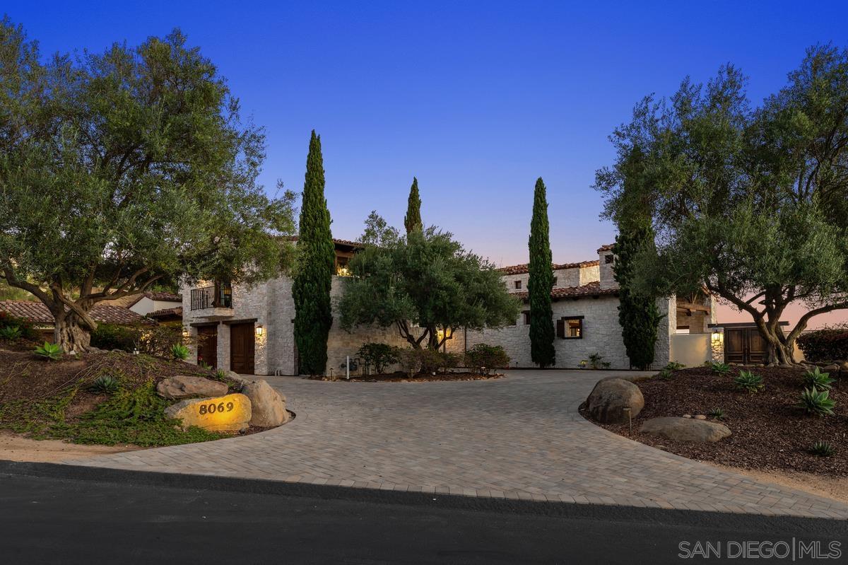 Detail Gallery Image 38 of 44 For 8069  Entrada De Luz E, San Diego,  CA 92127 - 5 Beds | 5/1 Baths