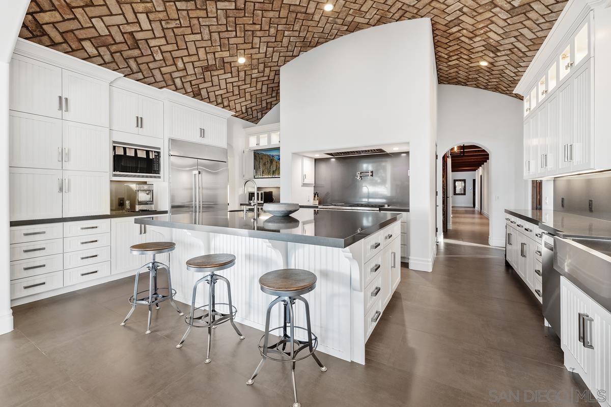 Detail Gallery Image 9 of 44 For 8069  Entrada De Luz E, San Diego,  CA 92127 - 5 Beds | 5/1 Baths