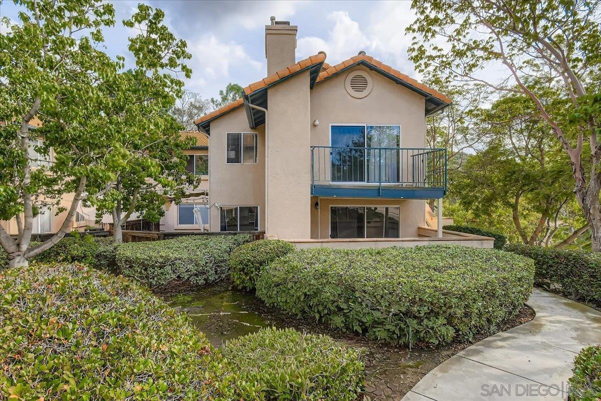 Detail Gallery Image 2 of 34 For 11313  Avenida De Los Lobos  #B,  San Diego,  CA 92127 - 3 Beds | 2 Baths