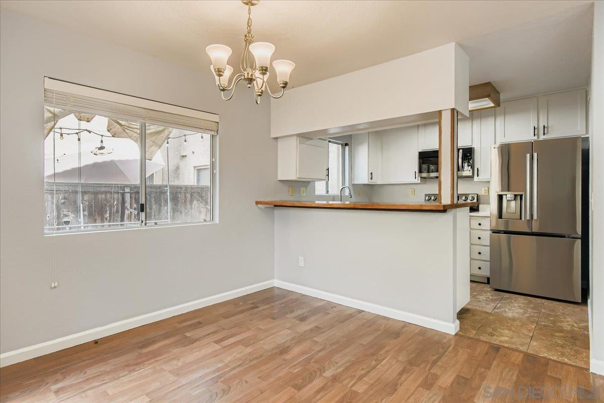 Detail Gallery Image 9 of 34 For 11313  Avenida De Los Lobos  #B,  San Diego,  CA 92127 - 3 Beds | 2 Baths