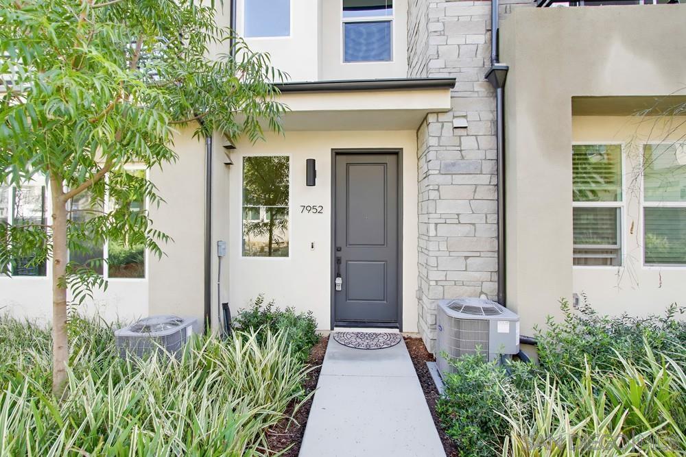 Detail Gallery Image 2 of 36 For 7952  Belluno Way, San Diego,  CA 92126 - 2 Beds | 2 Baths