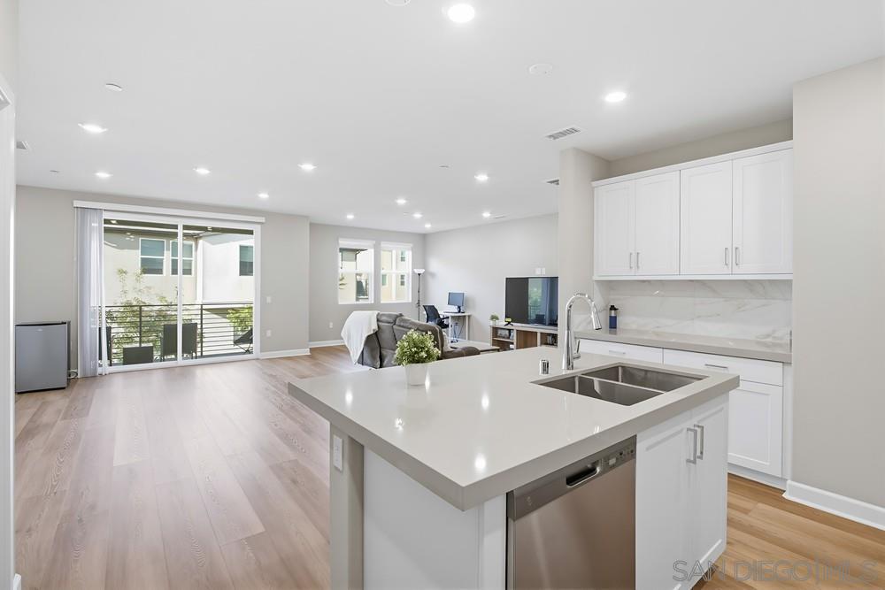 Detail Gallery Image 8 of 36 For 7952  Belluno Way, San Diego,  CA 92126 - 2 Beds | 2 Baths