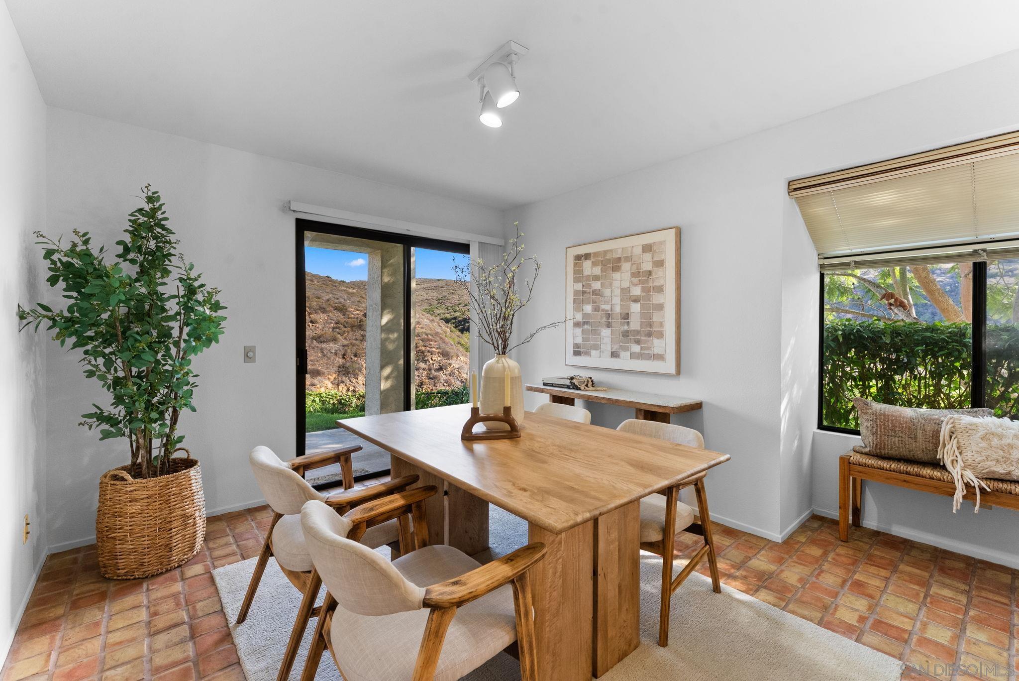 Detail Gallery Image 5 of 26 For 3148  Vista Grande, Carlsbad,  CA 92009 - 3 Beds | 2 Baths