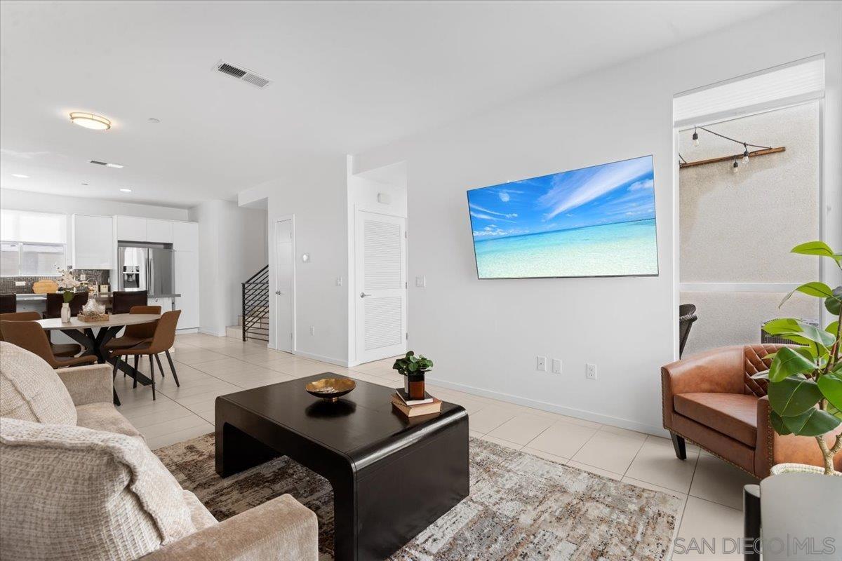 Detail Gallery Image 4 of 39 For 4177  Voltaire, San Diego,  CA 92107 - 3 Beds | 2/1 Baths