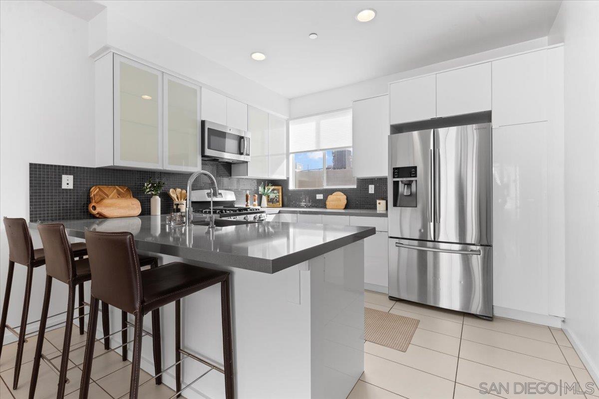 Detail Gallery Image 6 of 39 For 4177  Voltaire, San Diego,  CA 92107 - 3 Beds | 2/1 Baths