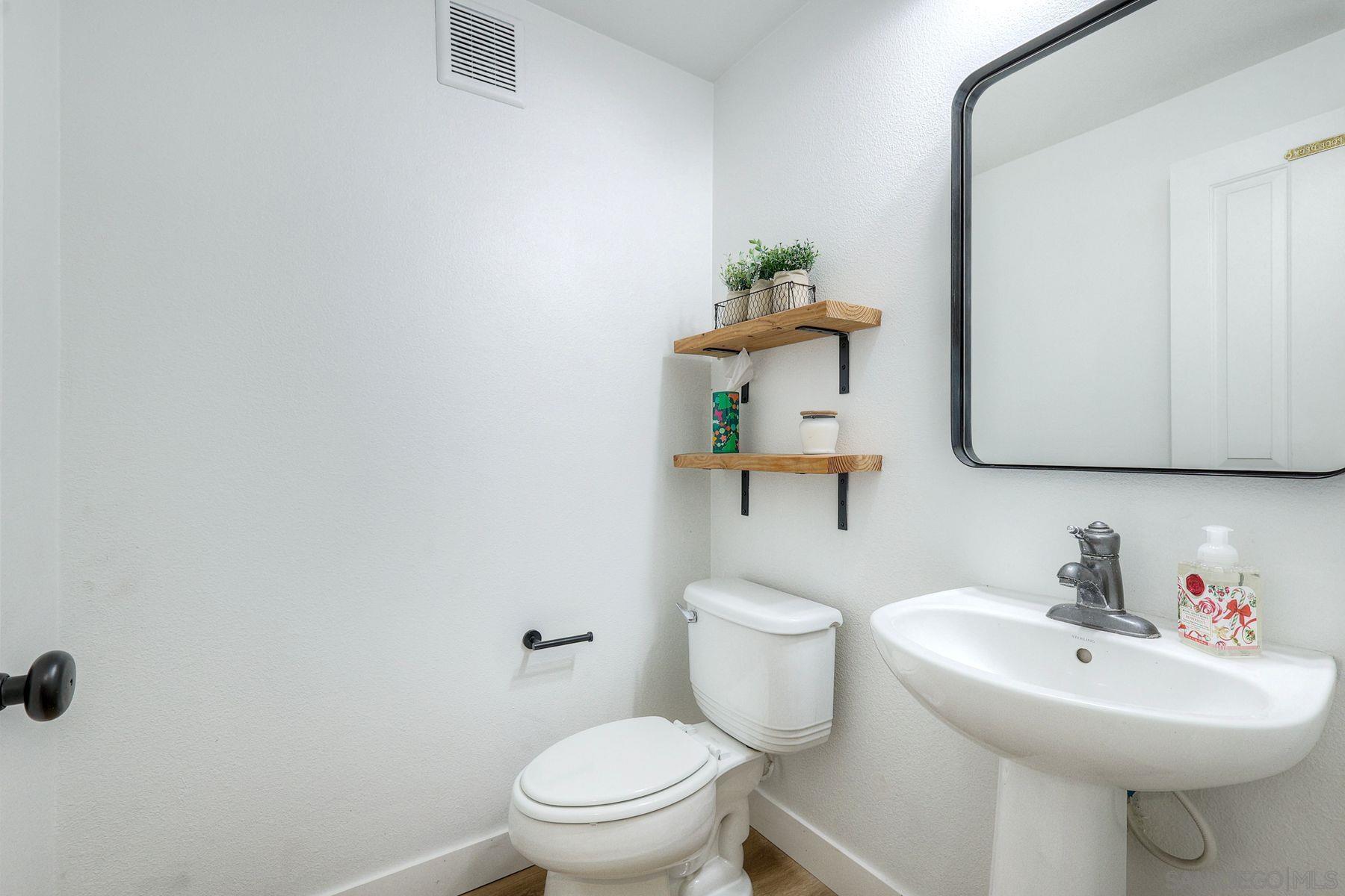 Detail Gallery Image 13 of 31 For 1801  Clare Ln, Santee,  CA 92071 - 2 Beds | 2/1 Baths