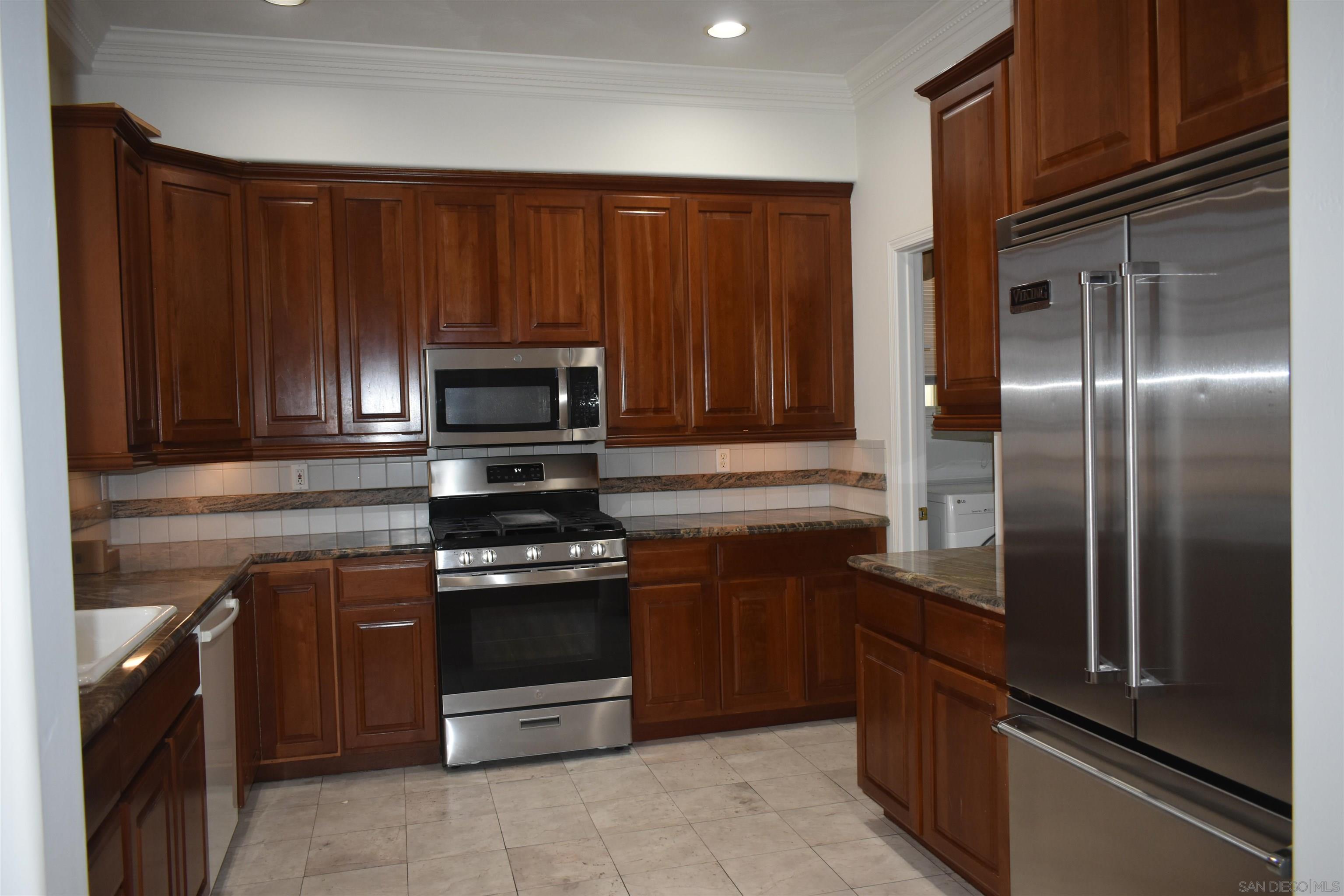 Detail Gallery Image 11 of 32 For 343  G Avenue, Coronado,  CA 92118 - 4 Beds | 2/1 Baths