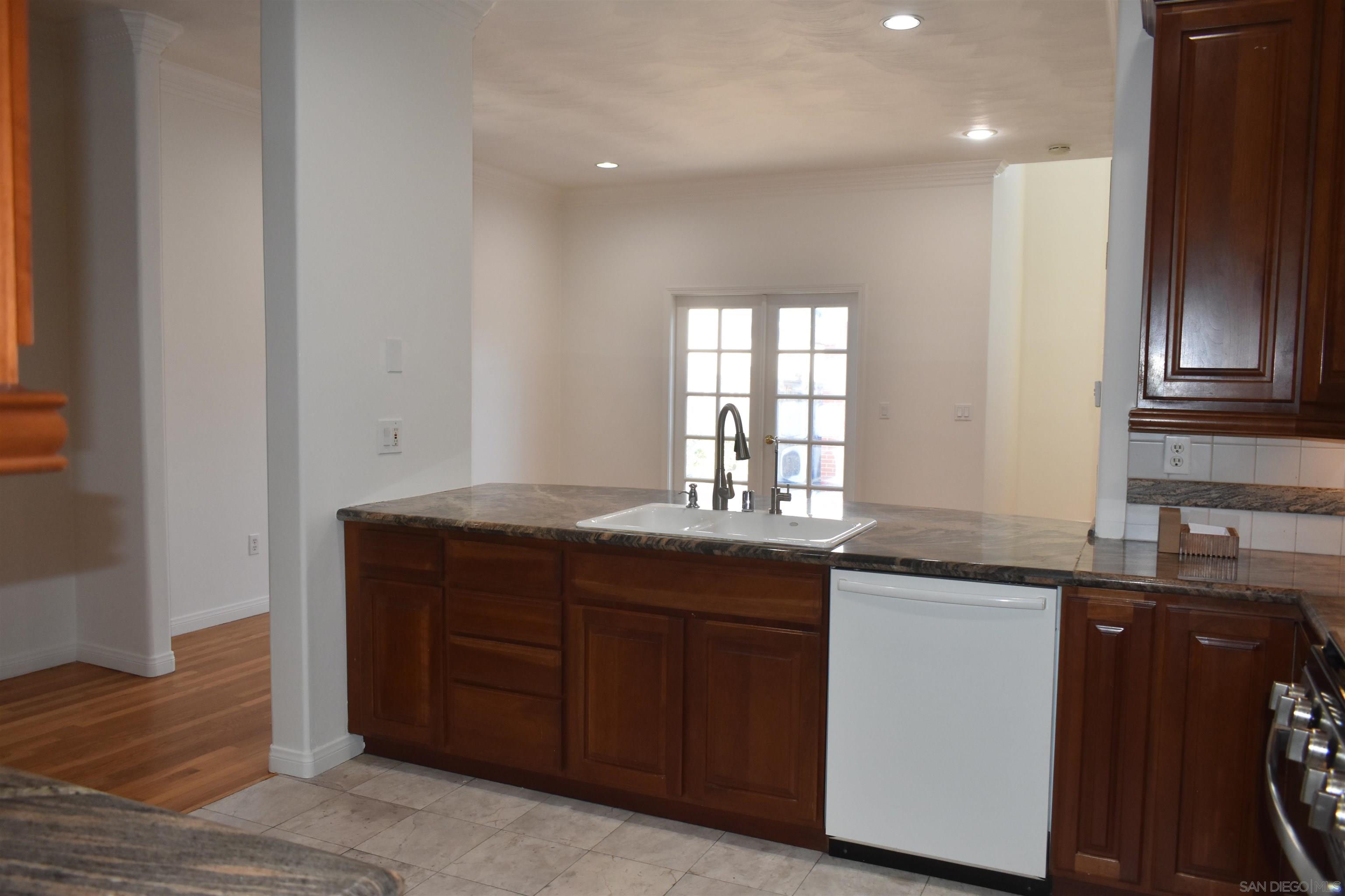 Detail Gallery Image 13 of 32 For 343  G Avenue, Coronado,  CA 92118 - 4 Beds | 2/1 Baths