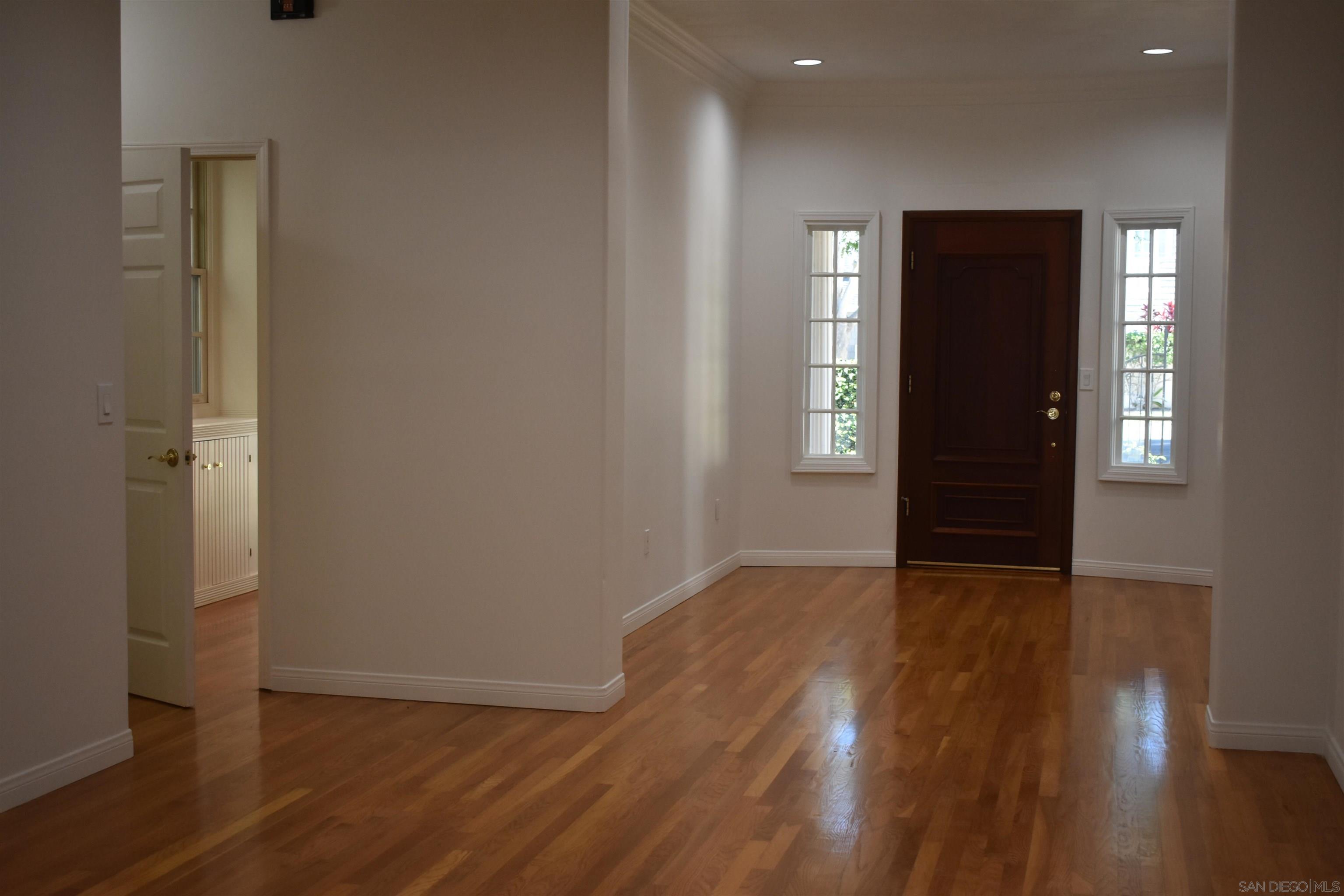 Detail Gallery Image 16 of 32 For 343  G Avenue, Coronado,  CA 92118 - 4 Beds | 2/1 Baths