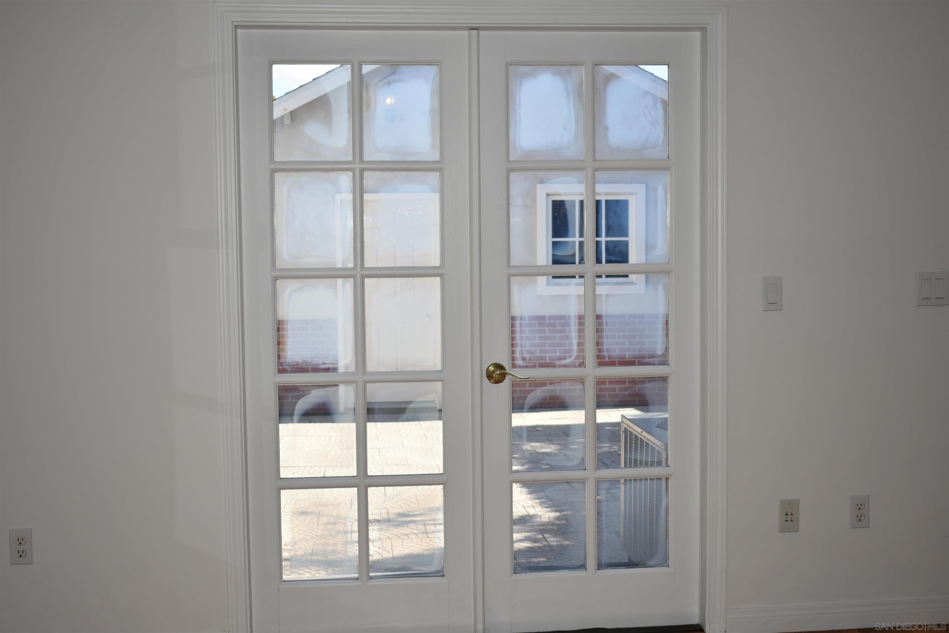 Detail Gallery Image 17 of 32 For 343  G Avenue, Coronado,  CA 92118 - 4 Beds | 2/1 Baths