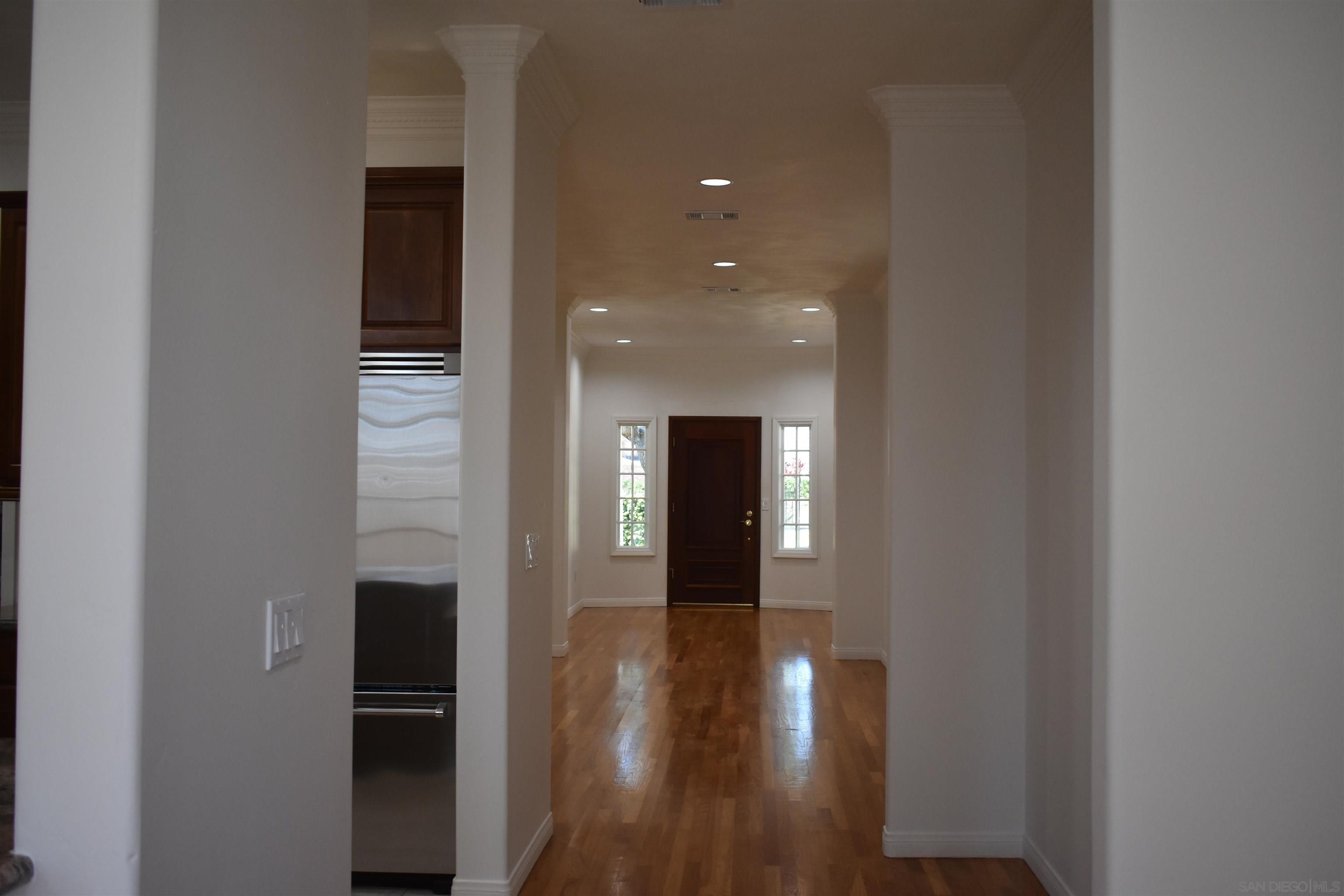 Detail Gallery Image 18 of 32 For 343  G Avenue, Coronado,  CA 92118 - 4 Beds | 2/1 Baths