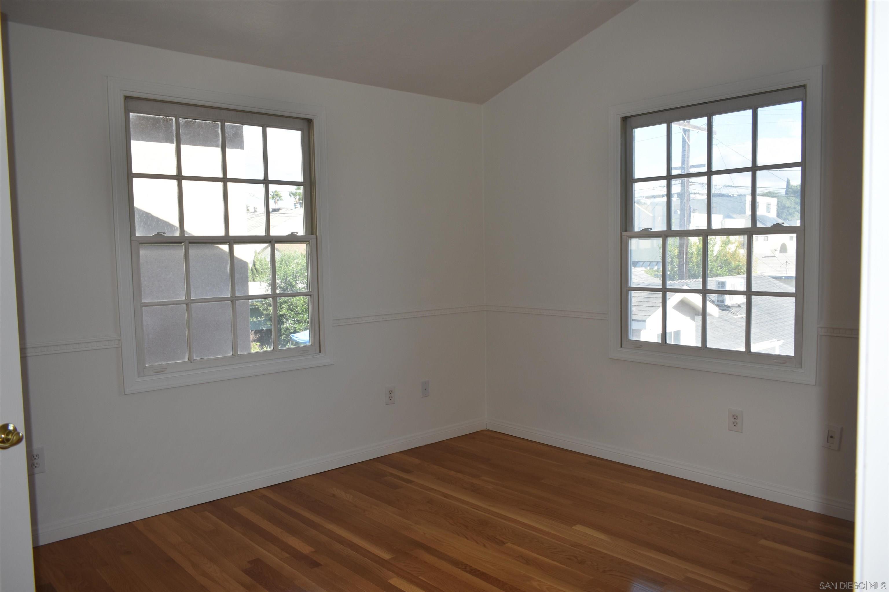 Detail Gallery Image 20 of 32 For 343  G Avenue, Coronado,  CA 92118 - 4 Beds | 2/1 Baths