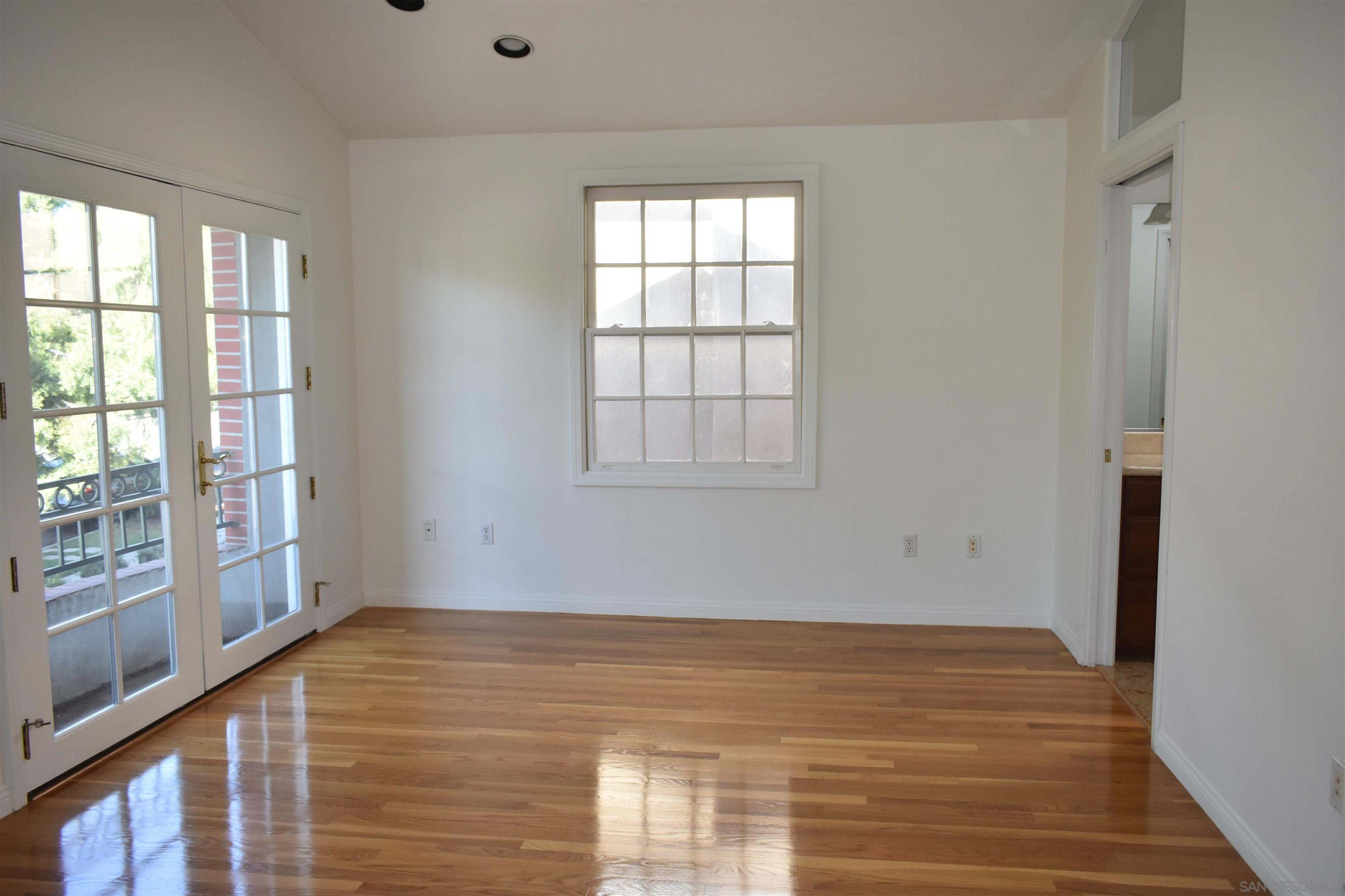 Detail Gallery Image 23 of 32 For 343  G Avenue, Coronado,  CA 92118 - 4 Beds | 2/1 Baths