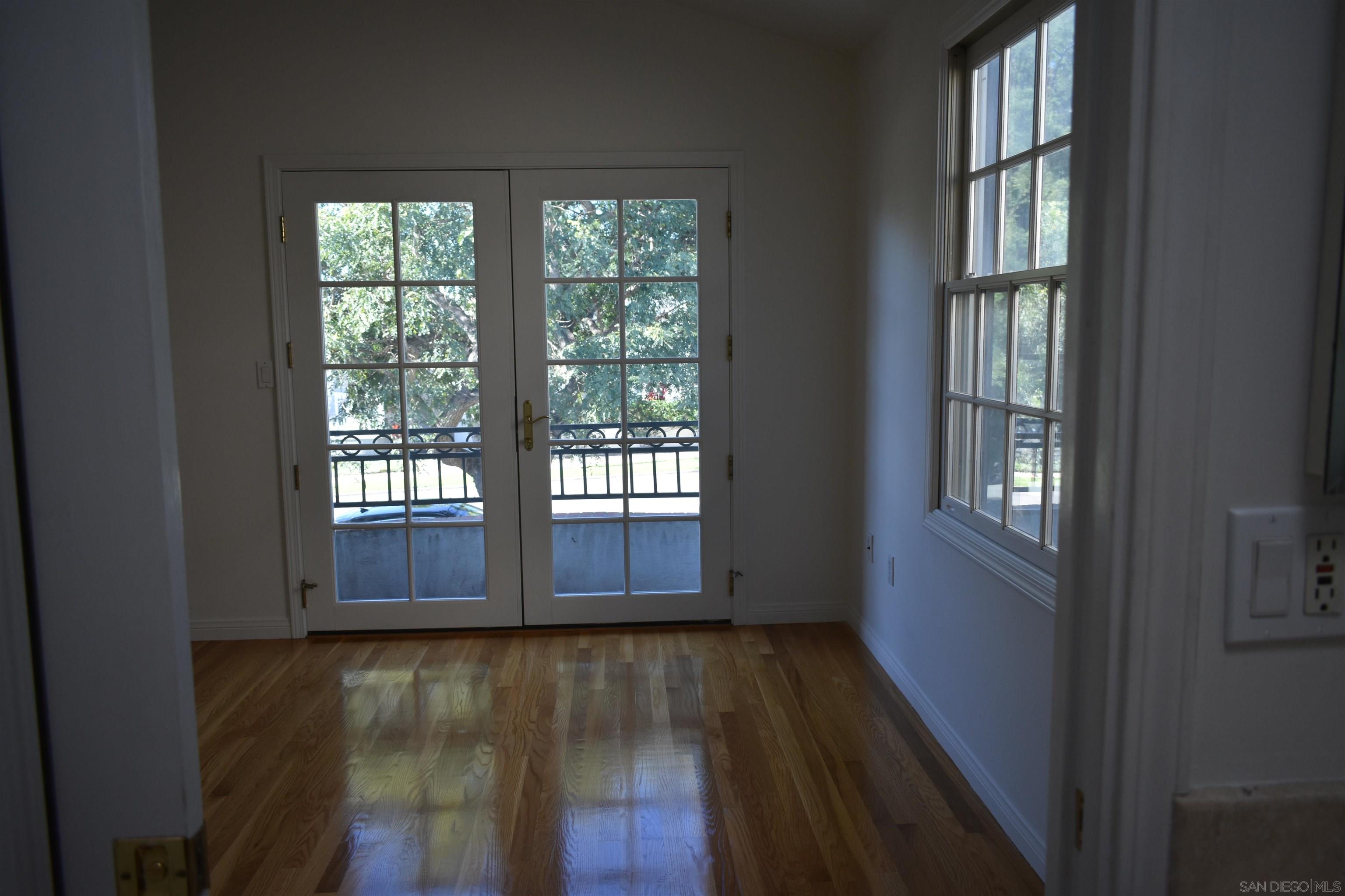 Detail Gallery Image 27 of 32 For 343  G Avenue, Coronado,  CA 92118 - 4 Beds | 2/1 Baths