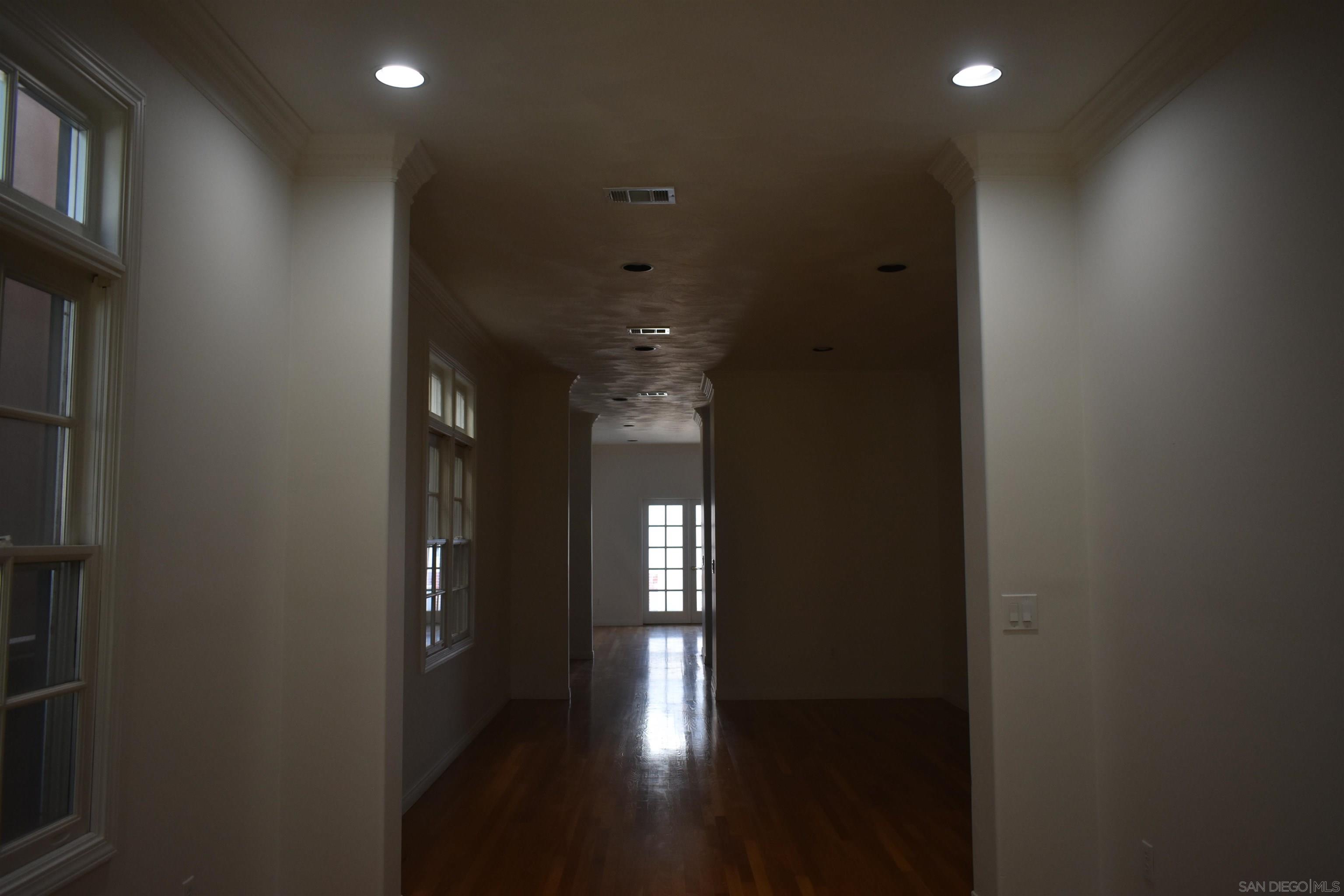 Detail Gallery Image 7 of 32 For 343  G Avenue, Coronado,  CA 92118 - 4 Beds | 2/1 Baths