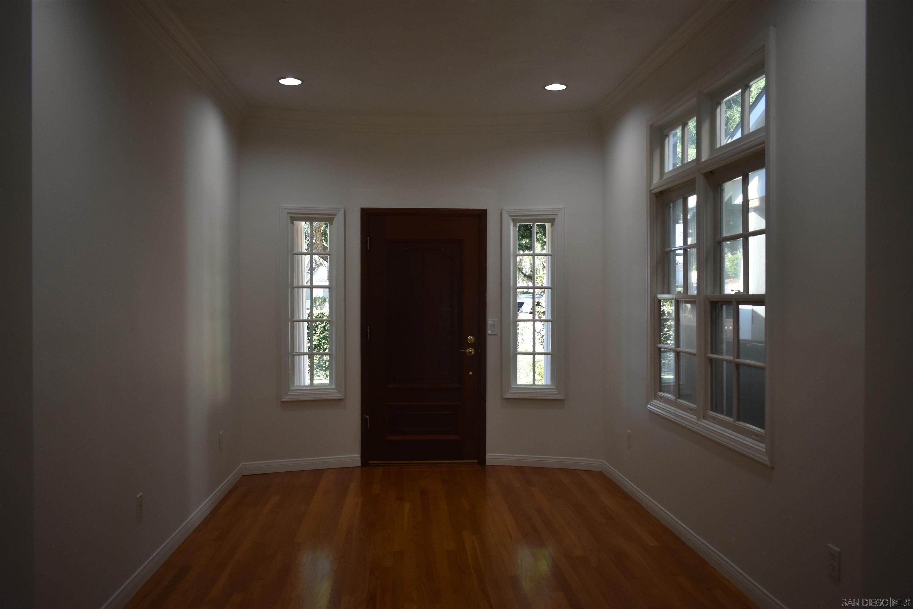 Detail Gallery Image 8 of 32 For 343  G Avenue, Coronado,  CA 92118 - 4 Beds | 2/1 Baths