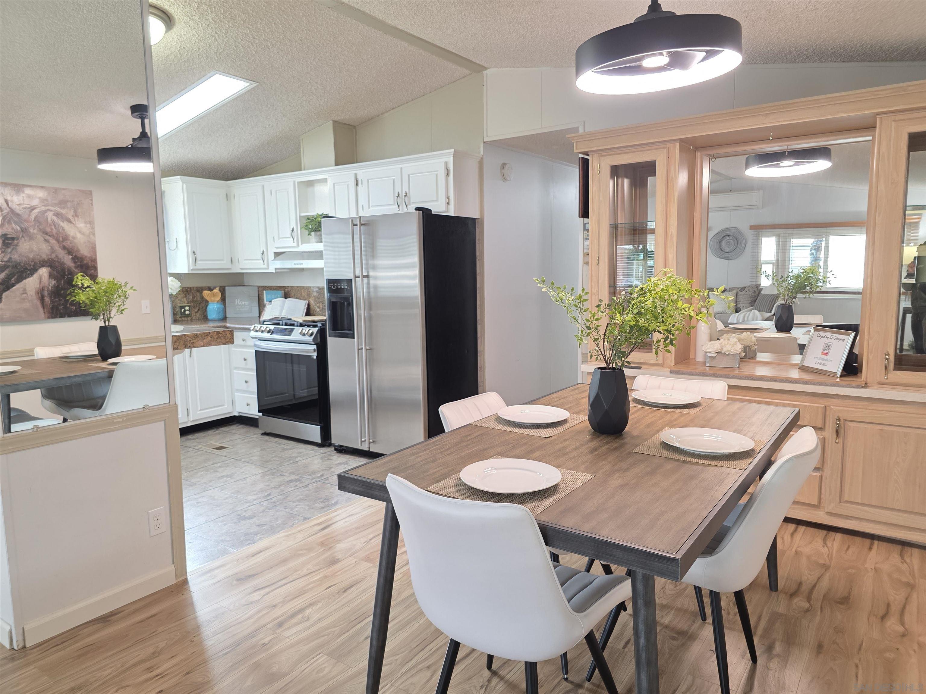 Detail Gallery Image 5 of 41 For 4832  Old Cliffs Rd, San Diego,  CA 92120 - 2 Beds | 2 Baths