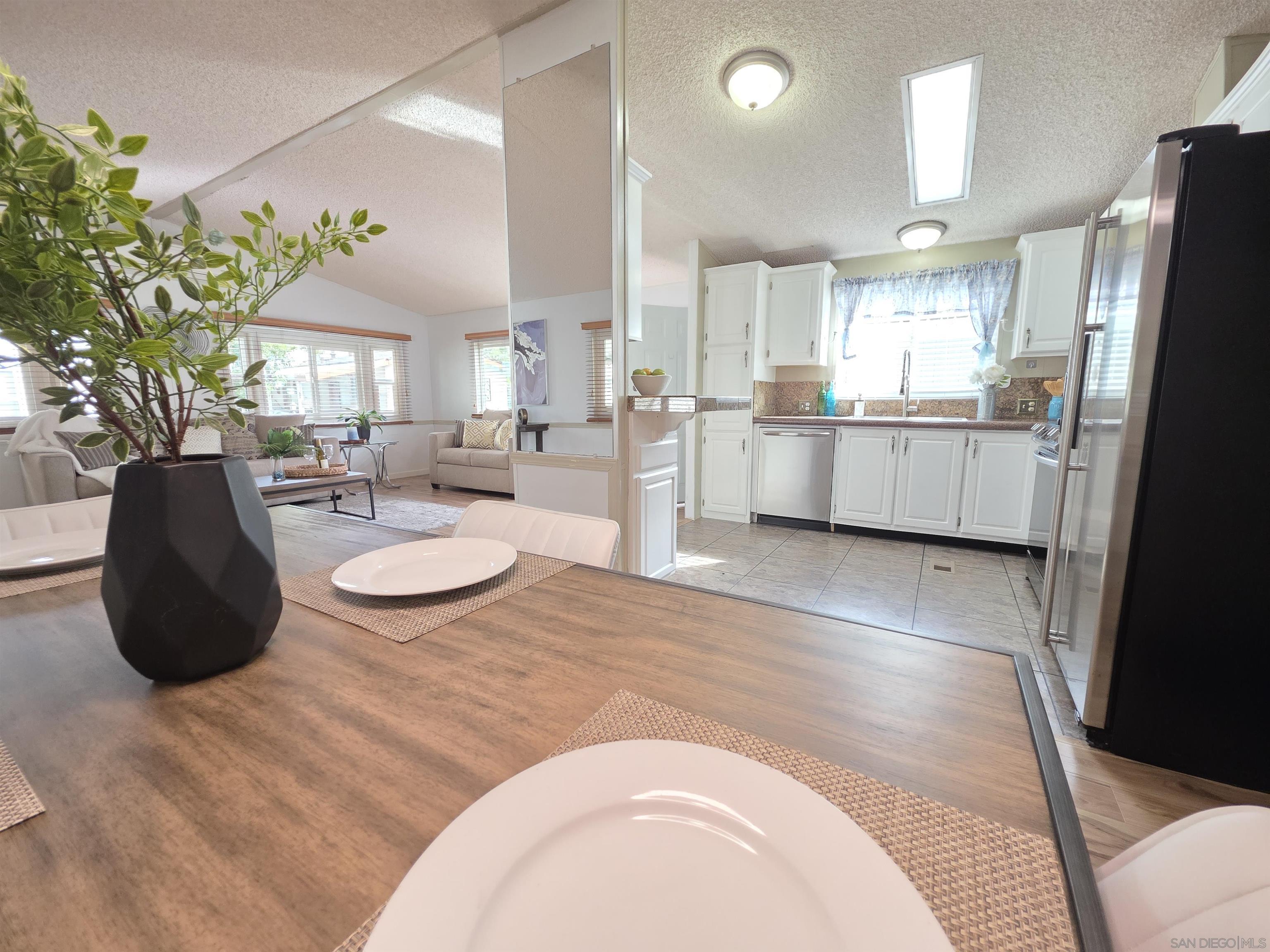 Detail Gallery Image 9 of 41 For 4832  Old Cliffs Rd, San Diego,  CA 92120 - 2 Beds | 2 Baths