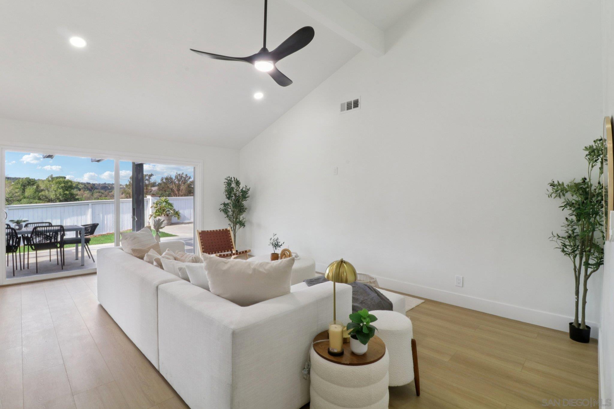 Detail Gallery Image 2 of 26 For 4667  La Canada Rd, Fallbrook,  CA 92028 - 5 Beds | 3 Baths