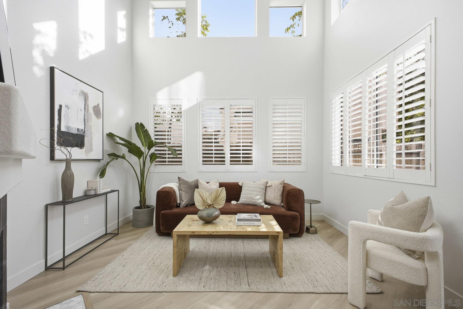 Front Image Thumbnail for SD250044352