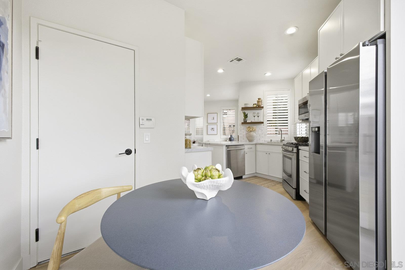 Detail Gallery Image 12 of 36 For 10919  Caminito Arcada, San Diego,  CA 92131 - 3 Beds | 2/1 Baths