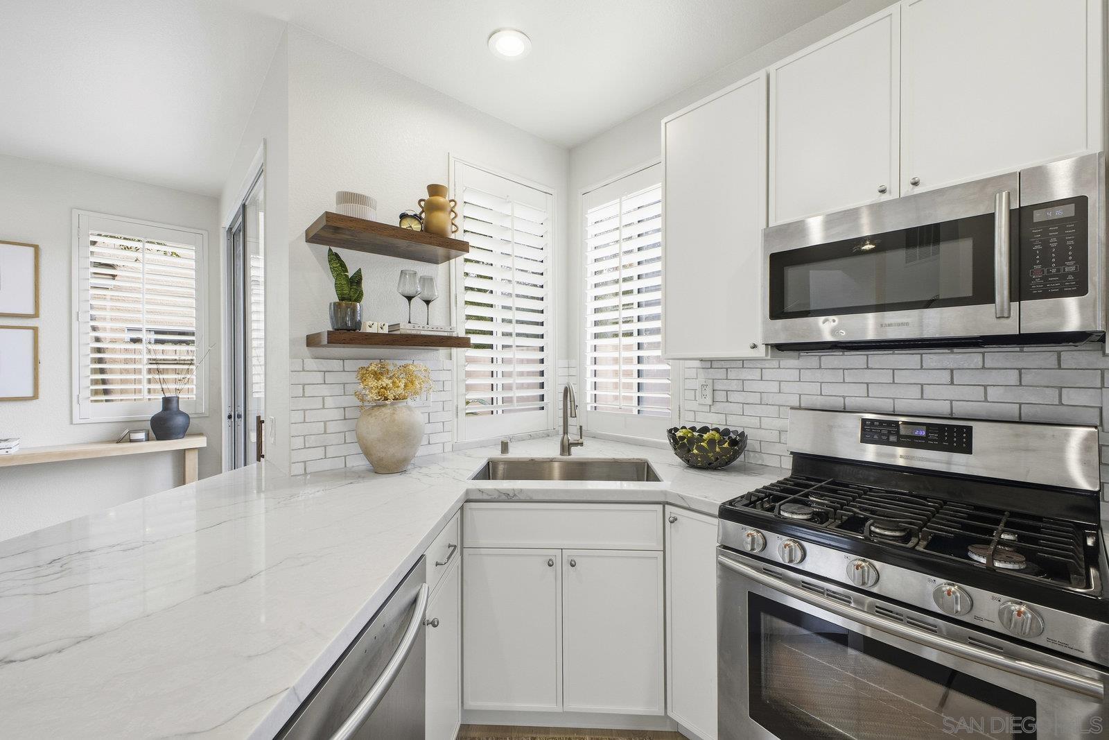 Detail Gallery Image 13 of 36 For 10919  Caminito Arcada, San Diego,  CA 92131 - 3 Beds | 2/1 Baths