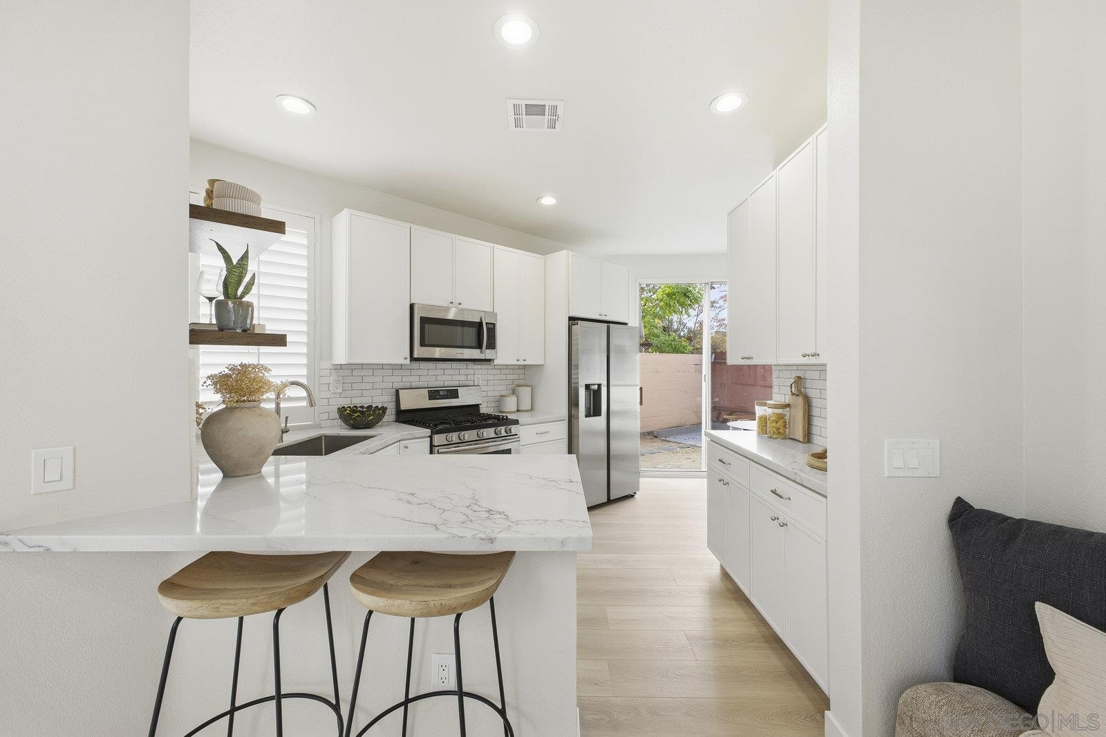 Detail Gallery Image 8 of 36 For 10919  Caminito Arcada, San Diego,  CA 92131 - 3 Beds | 2/1 Baths