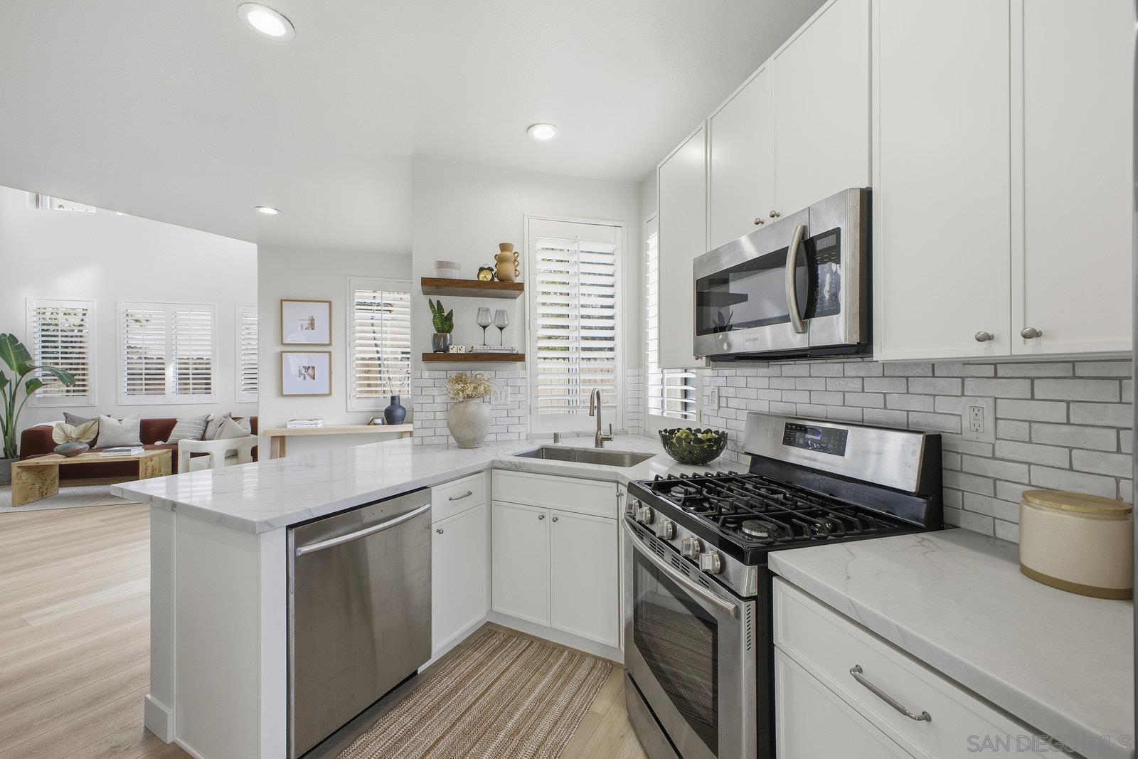 Detail Gallery Image 10 of 36 For 10919  Caminito Arcada, San Diego,  CA 92131 - 3 Beds | 2/1 Baths